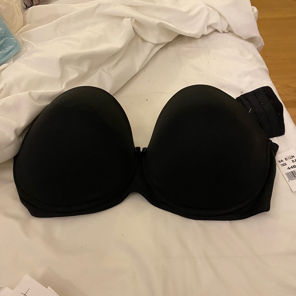 NWT va bien brand black strapless bra. Size 44b